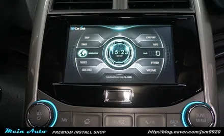 아틀란 3D 네비  매립과 스마트폰 미러링 장착으로 스마트한 드라이빙이 가능해진 쉐보레 말리부 / 경남 창원