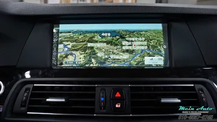 BMW 520d(F10) 아틀란 3D 터치 네비게이션 매립 & 순정 HUD 연동 / 경남 창원 마산 수입차 BMW 터치 네비 매립 전문 / 경남 창원