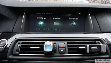 BMW 520d 아틀란 3D 네비게이션 매립과              순정 HUD 연동 / 경남 창원