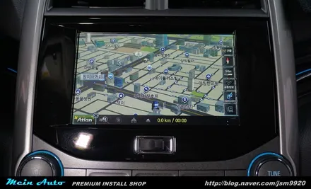 아틀란 3D 네비  매립과 스마트폰 미러링 장착으로 스마트한 드라이빙이 가능해진 쉐보레 말리부 / 경남 창원