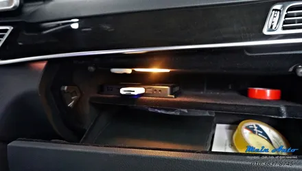 2014년 벤츠 E250(W212) 국산 12.3인치 모니터와 안드로이드 네비게이션 M2C-200A 셋탑 / 경남 창원