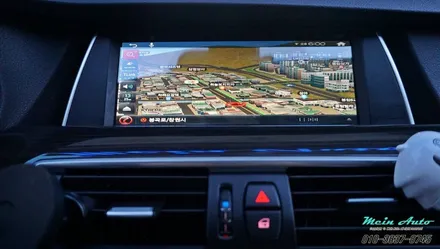 BMW 5GT(F07) 아이나비 X1 큐브 터치 네비게이션 장착과 순정 헤드 업 디스플레이(HUD) 연동 작업 / 경남 창원