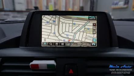 BMW 118d(F20) 아틀란 V5, HD DMB, 스마트폰 미러링까지 다되는 제이와이 커스텀 JY-Z1 프리미엄 네비게이션 장착 / 경남 창원