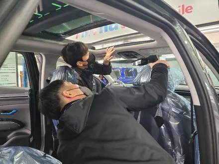 창원 신차검수, 투싼 아마존 그레이에 적용된 신차패키지 시공. / 김해시 삼정동