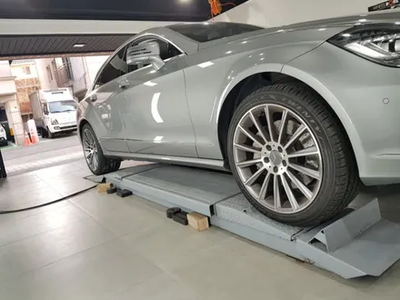 휠프로텍터 벤츠 CLS 350 휠보레 실버컬러 장착~휠스크레치/휠기스/휠긁힘방지/휠복원대체/휠가드/림프로텍터/휠튜닝/용품~송파/강남/강동/광진/하남/구리~자동차튜닝~케랜시아CAR! / 서울 송파