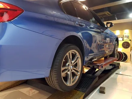 휠 프로텍터 휠보레 BMW 320d 18인치 블루컬러 장착~휠스크래치/휠기스/휠긁힘/휠보호/휠튜닝/휠복원대체/림프로텍터/용품~강남/송파/강동/하남~자동차 튜닝~케렌시아CAR! / 서울 송파