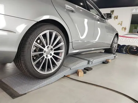 휠프로텍터 벤츠 CLS 350 휠보레 실버컬러 장착~휠스크레치/휠기스/휠긁힘방지/휠복원대체/휠가드/림프로텍터/휠튜닝/용품~송파/강남/강동/광진/하남/구리~자동차튜닝~케랜시아CAR! / 서울 송파