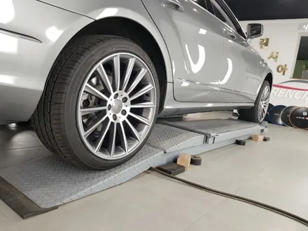 휠프로텍터 벤츠 CLS 350 휠보레 실버컬러 장착~휠스크레치/휠기스/휠긁힘방지/휠복원대체/휠가드/림프로텍터/휠튜닝/용품~송파/강남/강동/광진/하남/구리~자동차튜닝~케랜시아CAR! / 서울 송파