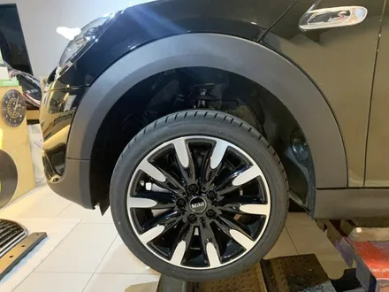 BMW 미니 쿠퍼 S 휠프로텍터 휠보레 17인치 실버컬러 장착~휠기스방지/휠가드/휠보호/휠스크래치/휠튜닝/휠복원대체~강남/송파/강동/하남 휠보레장착점/자동차튜닝/용품~케렌시아CAR / 서울 송파