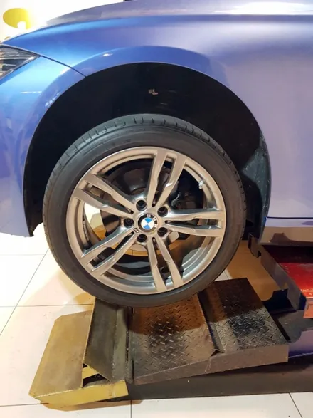 휠 프로텍터 휠보레 BMW 320d 18인치 블루컬러 장착~휠스크래치/휠기스/휠긁힘/휠보호/휠튜닝/휠복원대체/림프로텍터/용품~강남/송파/강동/하남~자동차 튜닝~케렌시아CAR! / 서울 송파