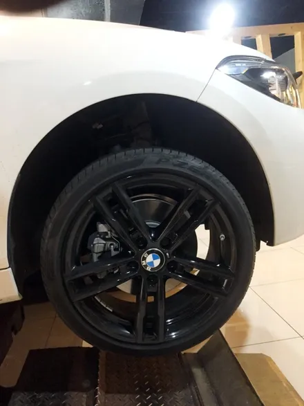 휠프로텍터 휠보레 BMW 118d 18인치 블랙컬러 장착~휠가드/림프로텍터/휠스크래치/휠기스방지/휠상처/휠보호/휠튜닝/휠커버/휠복원대체/휠보레장착점용품/자동차튜닝샵~케렌시아CAR! / 서울 송파