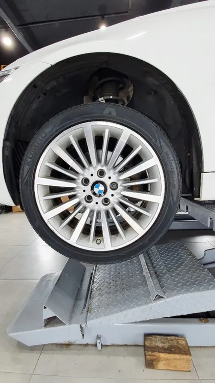 BMW 420i 휠프로텍터 휠보레 실버컬러 장착~휠보호/휠튜닝/휠가드/휠스크래치/휠기스방지/휠복원/휠도색대체 강남/송파/강동/하남 휠보레전문장착점! 자동차튜닝/용품~케렌시아CAR! / 서울 송파