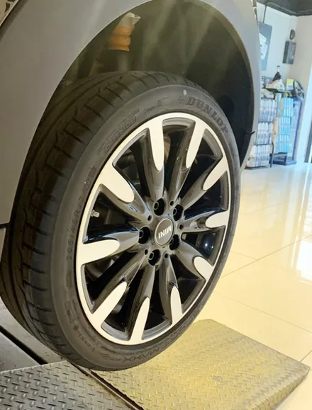 BMW 미니 쿠퍼 S 휠프로텍터 휠보레 17인치 실버컬러 장착~휠기스방지/휠가드/휠보호/휠스크래치/휠튜닝/휠복원대체~강남/송파/강동/하남 휠보레장착점/자동차튜닝/용품~케렌시아CAR / 서울 송파