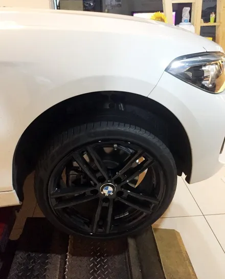 휠프로텍터 휠보레 BMW 118d 18인치 블랙컬러 장착~휠가드/림프로텍터/휠스크래치/휠기스방지/휠상처/휠보호/휠튜닝/휠커버/휠복원대체/휠보레장착점용품/자동차튜닝샵~케렌시아CAR! / 서울 송파