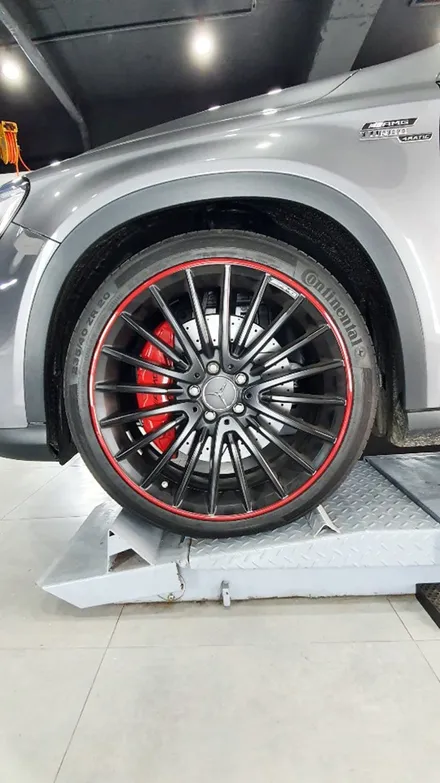 벤츠 GLA 45 수입차 휠프로텍터 휠보레 시공~휠스크래치/휠기스방지/휠보호/휠가드/휠복원/휠도색대체~강남/송파/강동/하남 휠보레장착전문점/용품/자동차튜닝샵! / 서울 송파