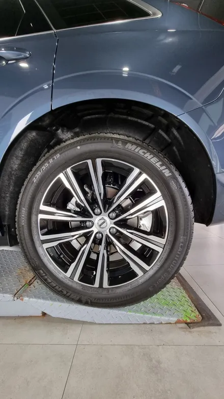볼보 XC 60 휠프로텍터 휠보레 실버컬러 시공~휠보호/휠기스방지/휠스크래치/휠튜닝/휠가드/휠복원/휠도색대체~강남/송파/강동/하남 자동차튜닝/용품/자동차튜닝샵~케렌시아카! / 서울 송파