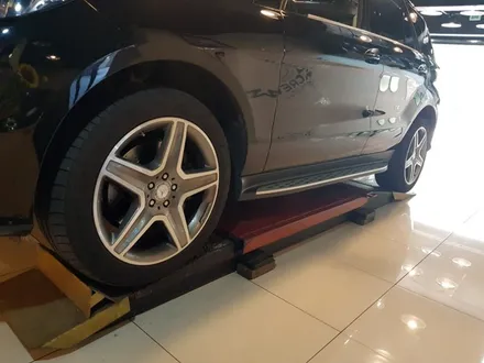 휠프로텍터 휠보레 벤츠 GLE 350d 레드컬러 장착~휠스크래치방지/휠복원대체/휠튜닝/휠기스방지/휠가드/휠긁힘방지/림프로텍터/용품~강남/송파/강동/하남 자동차튜닝~케렌시아CAR! / 서울 송파