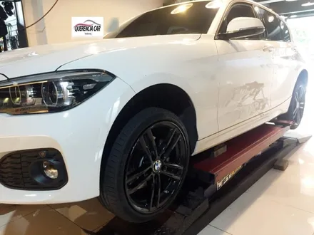 휠프로텍터 휠보레 BMW 118d 18인치 블랙컬러 장착~휠가드/림프로텍터/휠스크래치/휠기스방지/휠상처/휠보호/휠튜닝/휠커버/휠복원대체/휠보레장착점용품/자동차튜닝샵~케렌시아CAR! / 서울 송파