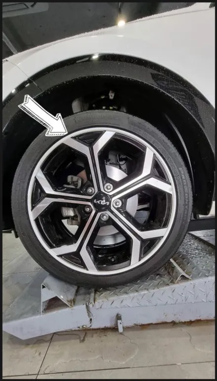 【케렌시아카 자동차튜닝샵】디 올 뉴 니로 휠튜닝/휠보레 18인치 화이트 장착/휠스크래치/휠가드/휠보호/휠커버/휠도색대체/휠복원대체/휠보레장착점/강남/송파/문정/하남/성남/위례/강동 / 서울 송파구
