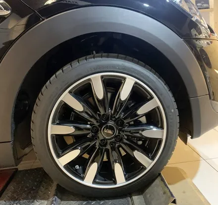 BMW 미니 쿠퍼 S 휠프로텍터 휠보레 17인치 실버컬러 장착~휠기스방지/휠가드/휠보호/휠스크래치/휠튜닝/휠복원대체~강남/송파/강동/하남 휠보레장착점/자동차튜닝/용품~케렌시아CAR / 서울 송파