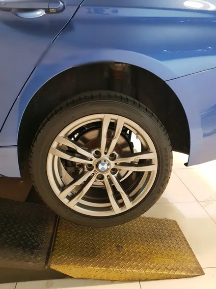 BMW 320d 휠프로텍터 휠보레 18인치 블루컬러 장착~휠스크래치/휠기스방지/휠가드/휠보호/휠튜닝/휠복원/휠도색대체~강남/송파/강동/하남 휠보레전문장착점/자동차튜닝샵~케렌시아카! / 서울 송파