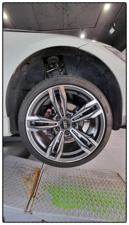 ●BMW 수입차 휠프로텍터 휠보레/18인치 레드장착/휠긁힘/휠가드/휠보호/휠도색대체/휠튜닝/강남/송파/강동/하남/오금/거여/문정/성남/가락/잠실~자동차튜닝샵*케렌시아카! / 서울 송파