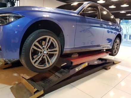휠 프로텍터 휠보레 BMW 320d 18인치 블루컬러 장착~휠스크래치/휠기스/휠긁힘/휠보호/휠튜닝/휠복원대체/림프로텍터/용품~강남/송파/강동/하남~자동차 튜닝~케렌시아CAR! / 서울 송파