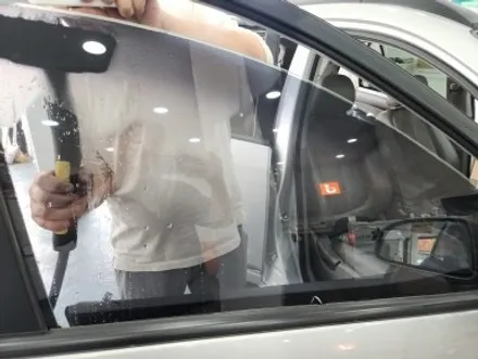 부산 수영 기아자동차 뉴카렌스 열 차단 썬팅 재시공과 후방카메라 설치 7인치 룸미러 모니터 설치