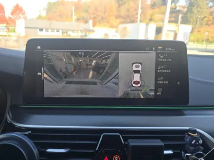 BMW 520i(G30) 후방카메라만 있는 옵션 차량에 순정 부품을 사용하여 어라운드뷰 레트로핏 시공[진주BMW어라운드뷰,진주BMW코딩,진주오토팩토리]