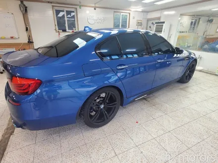 원주 BMW M5 썬팅- 글라스틴트 레이니블루 멋지게 전체썬팅