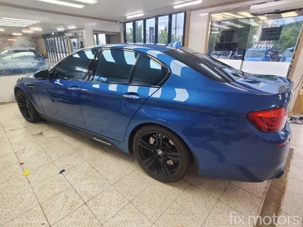 원주 BMW M5 썬팅- 글라스틴트 레이니블루 멋지게 전체썬팅