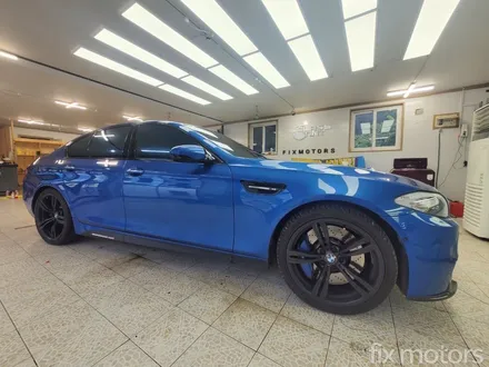 원주 BMW M5 썬팅- 글라스틴트 레이니블루 멋지게 전체썬팅