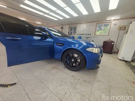 원주 BMW M5 썬팅- 글라스틴트 레이니블루 멋지게 전체썬팅
