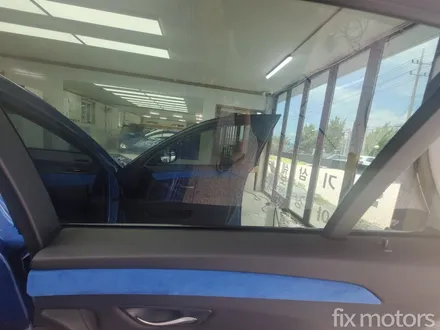 원주 BMW M5 썬팅- 글라스틴트 레이니블루 멋지게 전체썬팅