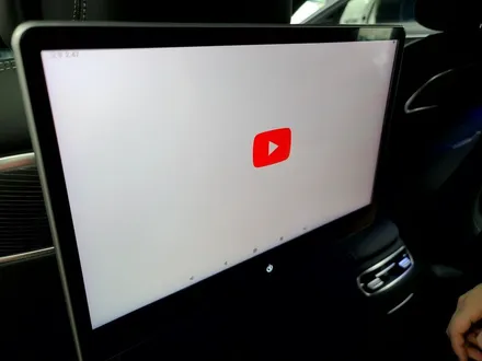 제네시스 G90 신형(RS4), 기존 리어모니터 제거 후, 장착하기 / 영등포구 당산동