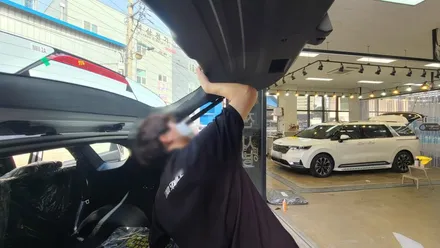 싼타페 차량에 미세한 하자도 찾아낼 수 있는 신차 검수 과정입니다. / 김해시 어방동