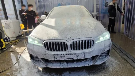 BMW 5시리즈 차량의 신차패키지 작업을 진행한 카스 김해점 / 김해시 어방동