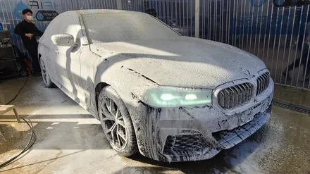 BMW 5시리즈 차량의 신차패키지 작업을 진행한 카스 김해점 / 김해시 어방동