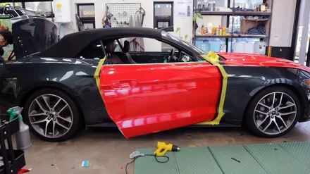 머스탱 5.0 GT 컨버터블 에이버리 슈프림 카마인 레드 전체 랩핑으로 확실한 튜닝 효과를 얻을 수 있습니다. / 용인시 기흥구 농서동