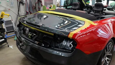 머스탱 5.0 GT 컨버터블 에이버리 슈프림 카마인 레드 전체 랩핑으로 확실한 튜닝 효과를 얻을 수 있습니다. / 용인시 기흥구 농서동