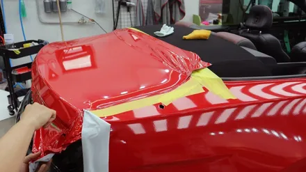 머스탱 5.0 GT 컨버터블 에이버리 슈프림 카마인 레드 전체 랩핑으로 확실한 튜닝 효과를 얻을 수 있습니다. / 용인시 기흥구 농서동