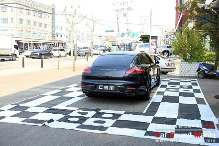 순정 어라운드뷰 화질 개선을 위한 솔루션 카존360어라운드뷰 교체 시공을 완료한 포르쉐 파나메라 CSM카오디오 / 서울 양천구 강서구