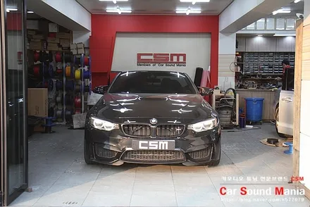 무손상 카오디오 튜닝 Musway 순정 오디오 옵션의 만족감 상승을 위한 BMW M4컨버터블 카오디오 튜닝과 함께 차량용 보약 에코파워캡 썬더볼트 장착기 / 서울 양천구 강서구