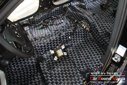 자동차 방음 전문 신월동 카사운드매니아 정숙한 실내 환경 변신을 위한 FM 방음 시공기 100% 예약제로 진행되는 풀방음 수입차방음 역시 CSM카오디오에서 / 서울 양천구 강서구
