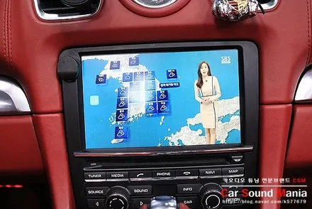 포르쉐 박스터 순정 지니맵의 답답함 개선을 위한 M2c200a 매립 시공 전문 카사운드매니아 / 서울 양천구 강서구