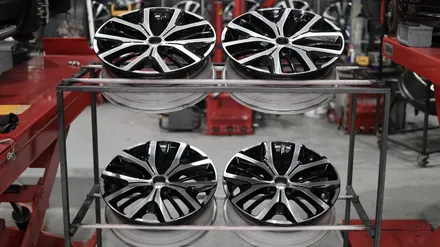 2022 QM6 휠 메탈릭블랙 차량에 블랙유광 휠도색 / 인천 부평구 부평동