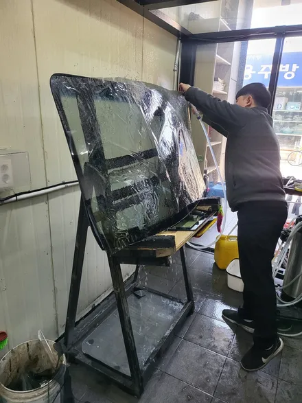 진주자동차유리 기아 모아비 리마스터 전면유리 교환 및 글라스틴트 썬셋 썬팅 수리 / 경남 진주