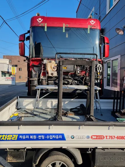 진주 수입 대형차 트럭  올 뉴 스카니아 트레일러 앞 유리 파손으로 전면 유리 교체는 금강차유리 / 경남 진주
