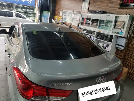 진주 열차단 썬팅  노후로인한(뽀글이 엠보싱 물방울)현대 자동차 아반떼 후면유리 열선썬팅 재시공 진주금강자동차유리 / 경남 진주