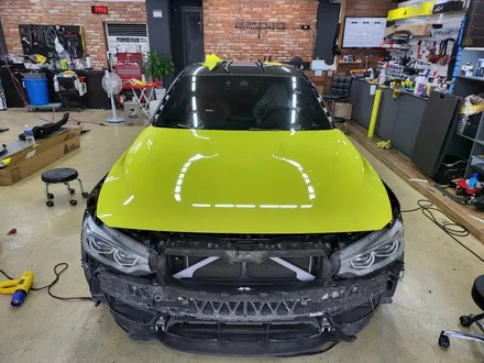 부산 전체랩핑 사상 주례 - bmw m4 쿠페 에이버리 유광 엠블런스 옐로우 전체랩핑 / 부산 사상구